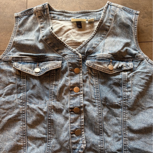 Universal Thread Women’s Distressed Biker Denim Vest - Picture 3 of 6